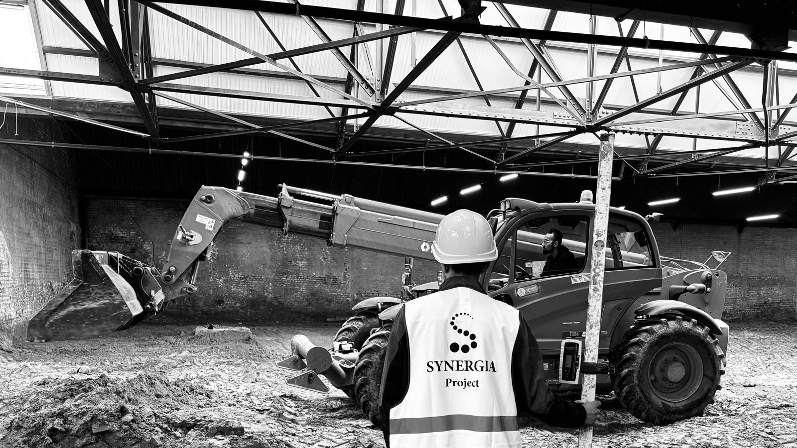 Chef de chantier avec grue